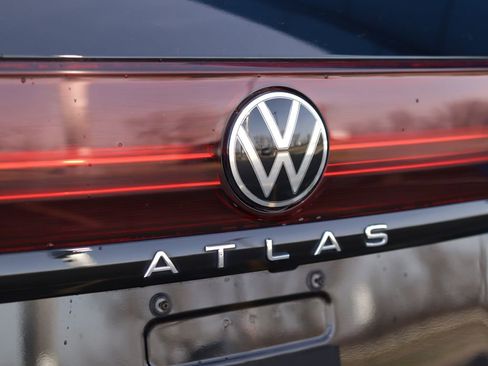 Used 2024 Volkswagen Atlas Peak Edition SE image 34