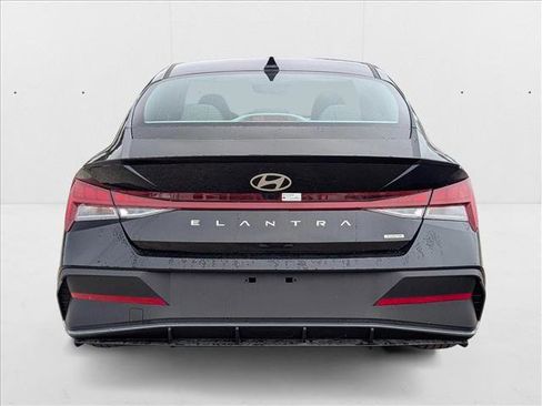 New 2025 Hyundai Elantra SEL image 7