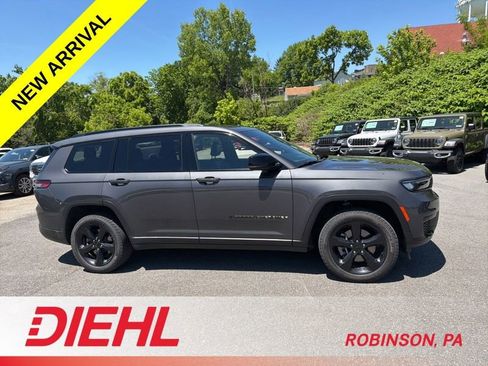 Used 2023 Jeep Grand Cherokee L Laredo AWD/4WD image 5
