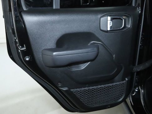 Used 2022 Jeep Gladiator Sport AWD/4WD image 13