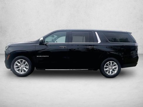 Used 2025 Chevrolet Suburban Premier RWD image 6