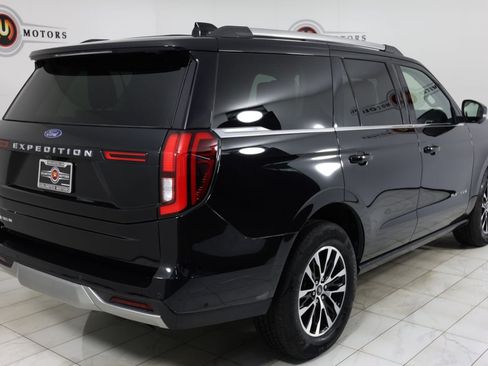 Used 2025 Ford Expedition Platinum AWD/4WD image 3