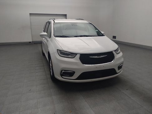 Used 2021 Chrysler Pacifica Touring-L FWD image 13