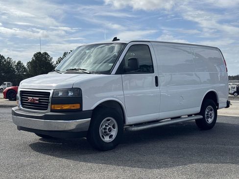 Used 2024 GMC Savana 2500 w/ Driver Convenience Package image 5
