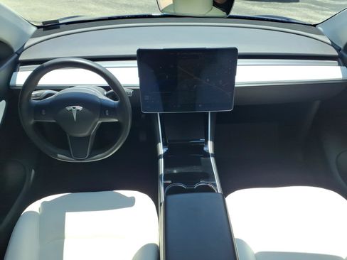 Used 2021 Tesla Model Y Long Range AWD/4WD image 17