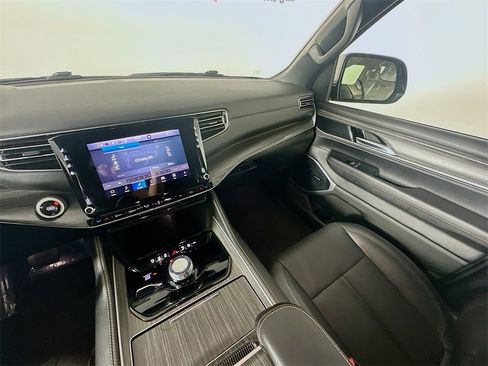 Used 2024 Jeep Wagoneer Series II w/ Flexible Seating Group image 11