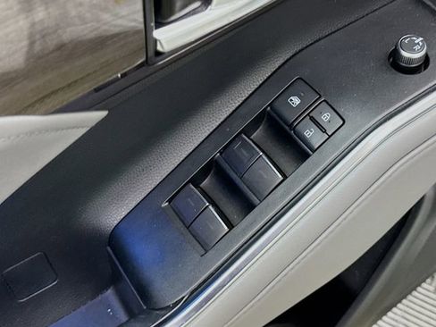 Used 2021 Toyota Highlander Platinum image 18