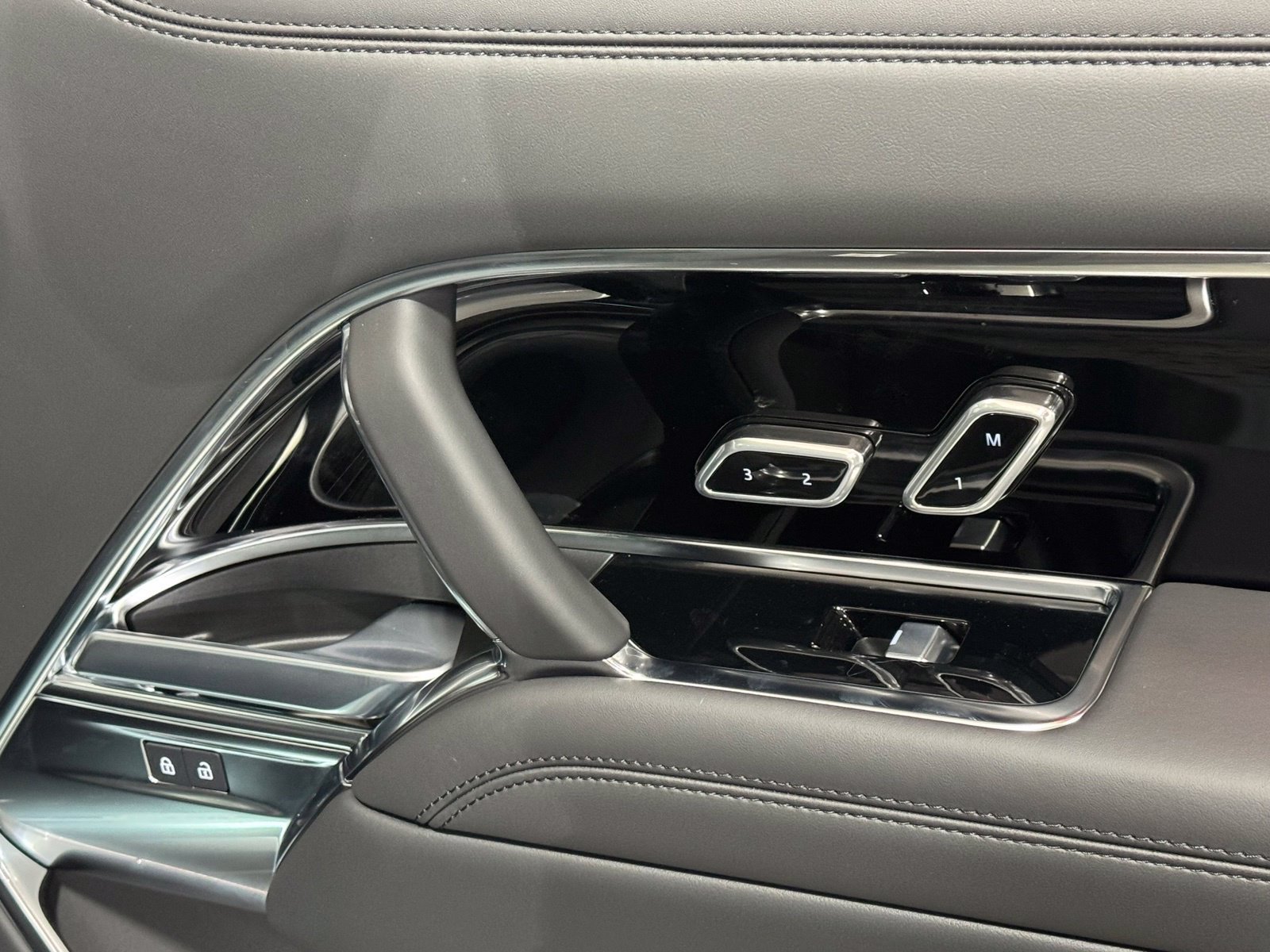 New 2026 Land Rover Range Rover SE AWD/4WD image 48