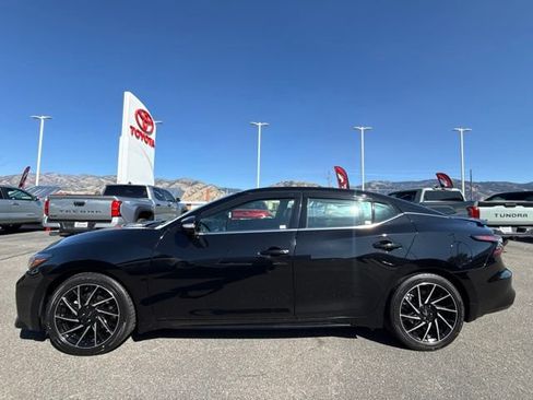 Used 2023 Nissan Maxima SR w/ Sport Mat Group FWD image 9