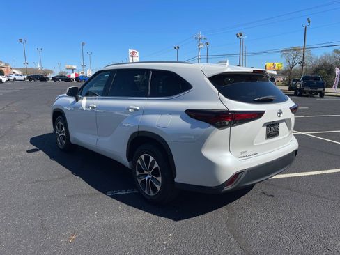 Used 2024 Toyota Highlander XLE image 14