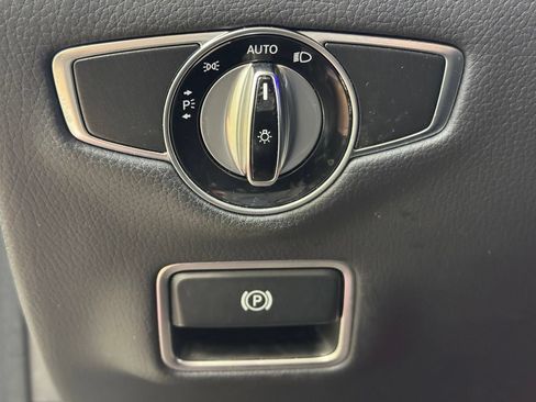 Used 2017 Mercedes-Benz S 550 4MATIC Sedan image 38