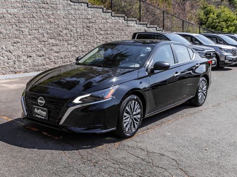 Used 2025 Nissan Altima 2.5 SV image 11