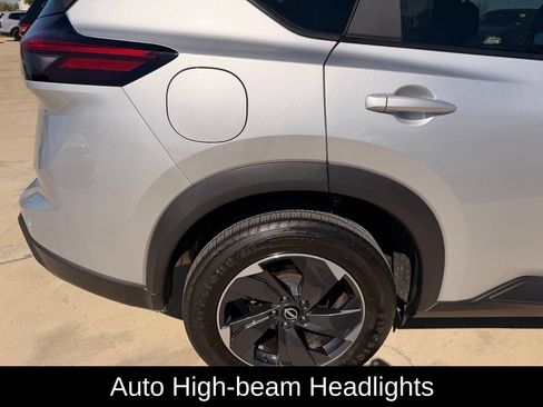 Used 2024 Nissan Rogue SV w/ SV Premium Package AWD/4WD image 10