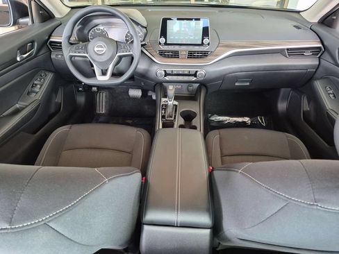 Used 2025 Nissan Altima 2.5 SV FWD image 25