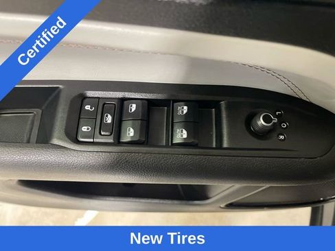 Certified 2024 Jeep Compass Limited image 13