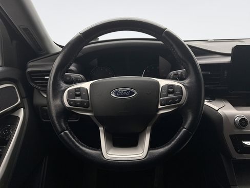 Used 2020 Ford Explorer XLT w/ Comfort Package image 12