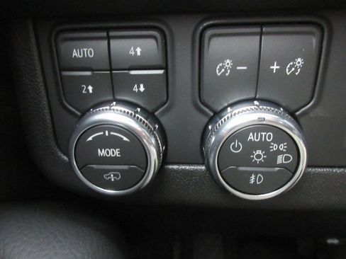 New 2026 GMC Yukon XL Denali w/ Denali Reserve Package image 18