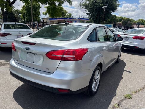 Used 2015 Ford Focus SE FWD image 4