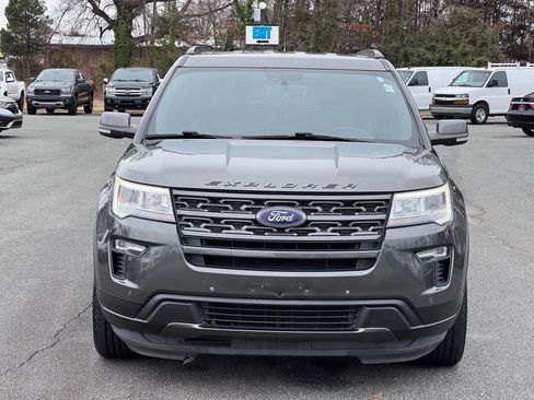 Used 2018 Ford Explorer XLT w/ Equipment Group 202A image 5