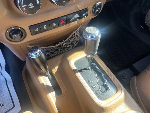 Used 2013 Jeep Wrangler Unlimited Rubicon w/ Dual Top Group AWD/4WD image 30