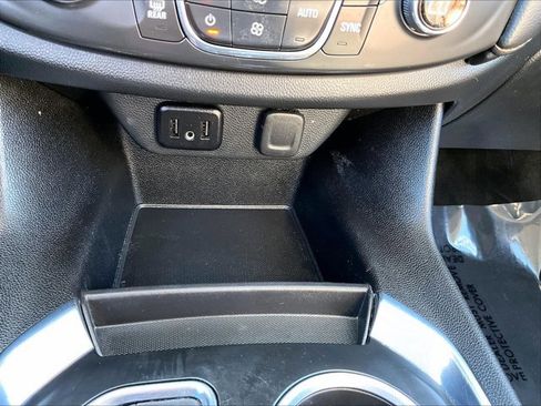 Used 2021 Chevrolet Traverse LS image 25