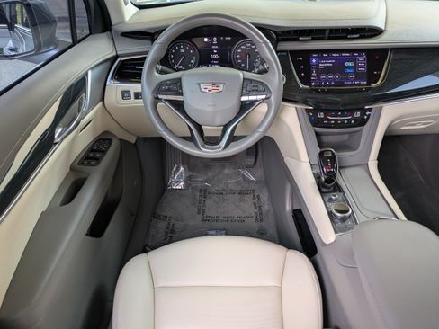 Used 2023 Cadillac XT6 Premium Luxury w/ Technology Package FWD image 16