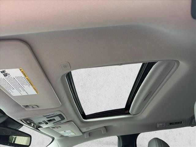 Used 2025 Toyota Sienna XLE AWD/4WD image 22