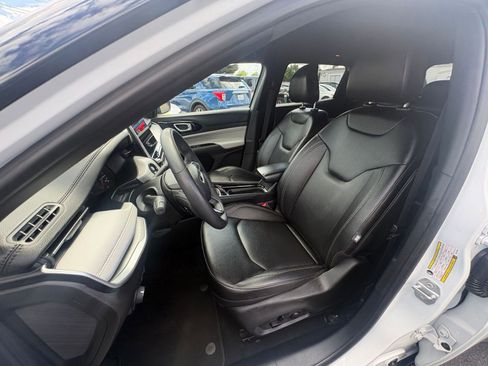 Used 2025 Jeep Compass Limited image 37