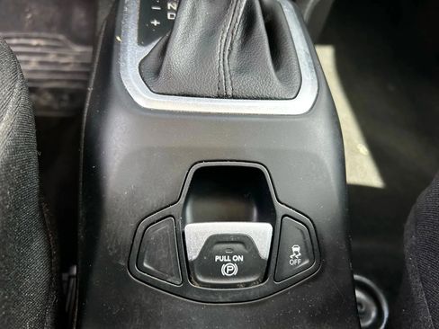 Used 2021 Jeep Renegade Latitude image 27