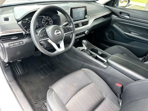 Used 2025 Nissan Altima 2.5 SV FWD image 18