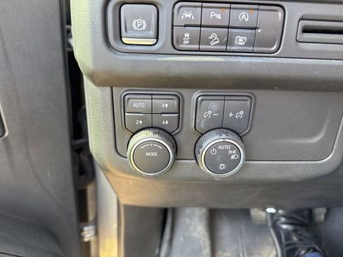 Used 2024 Chevrolet Tahoe Z71 w/ Luxury Package image 11