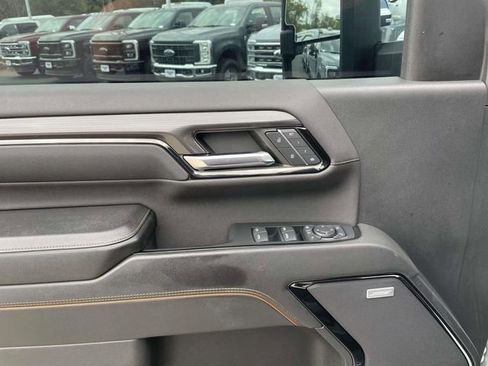 Used 2024 GMC Sierra 2500 AT4 w/ AT4 Premium Plus Package image 13