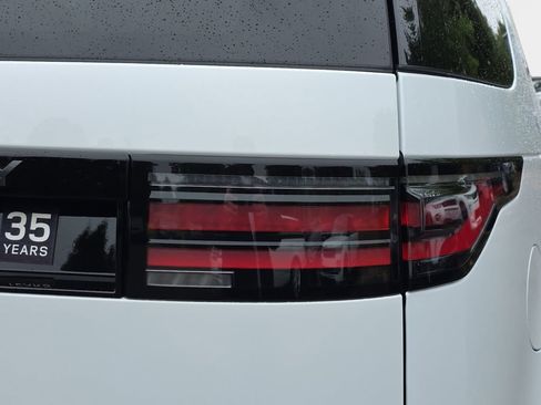Certified 2025 Land Rover Discovery Dynamic SE AWD/4WD image 36