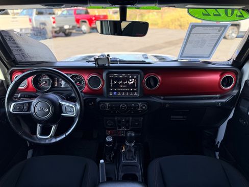 Used 2022 Jeep Gladiator Rubicon w/ Cold Weather Group image 17