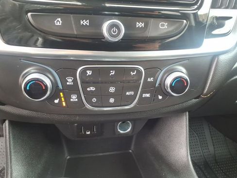 Used 2020 Chevrolet Traverse LT image 19