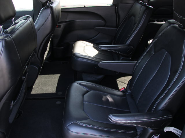 Used 2025 Chrysler Pacifica Select FWD image 24