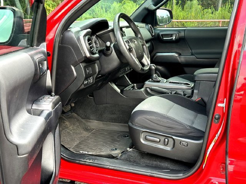 Used 2021 Toyota Tacoma TRD Sport w/ Technology Package AWD/4WD image 10