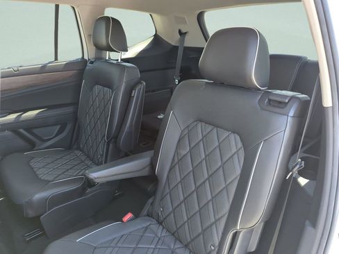 Used 2024 Volkswagen Atlas SEL Premium R-Line image 30