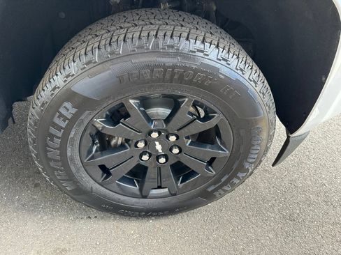 Used 2019 Chevrolet Colorado Z71 AWD/4WD image 12