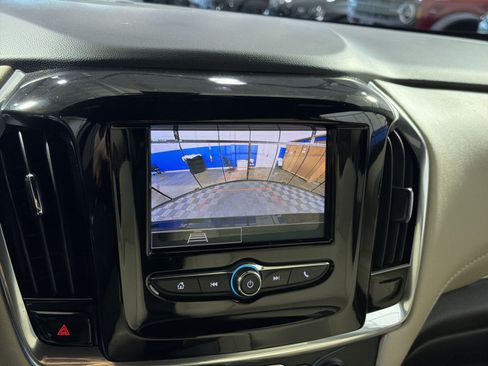 Used 2023 Chevrolet Traverse LS FWD image 33