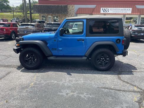 Used 2025 Jeep Wrangler Sport AWD/4WD image 9