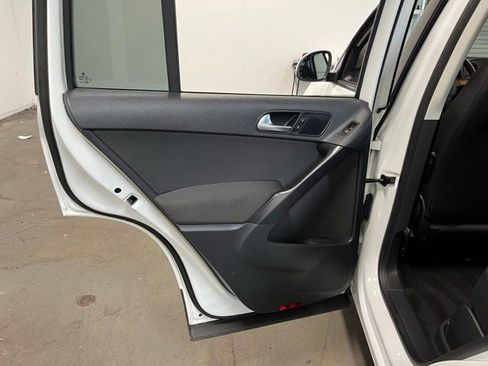 Used 2017 Volkswagen Tiguan S FWD image 19