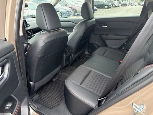 Used 2025 Nissan Rogue SV AWD/4WD image 19