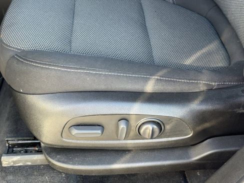 Used 2022 Chevrolet Traverse LT image 18