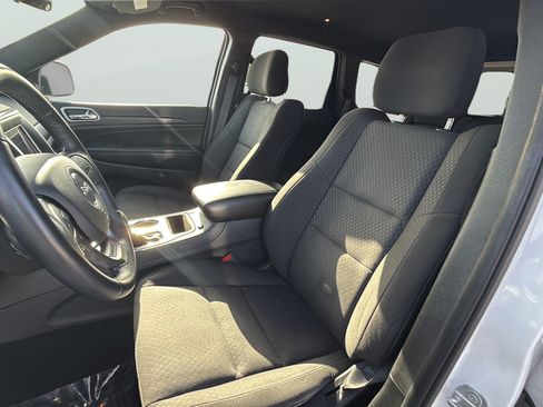 Used 2019 Jeep Grand Cherokee Laredo AWD/4WD image 22