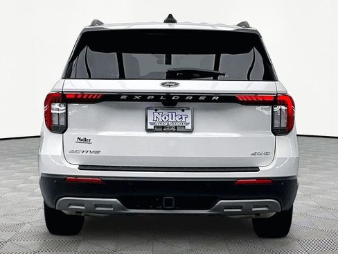 Used 2025 Ford Explorer Active w/ Active Comfort Package AWD/4WD image 4