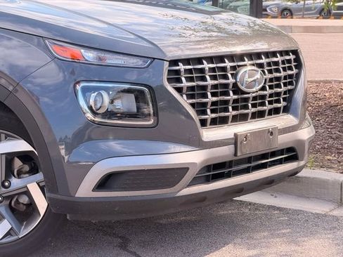 Used 2025 Hyundai Venue SEL FWD image 3