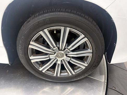 Used 2016 Lexus LX 570 4WD w/ Luxury Package image 9