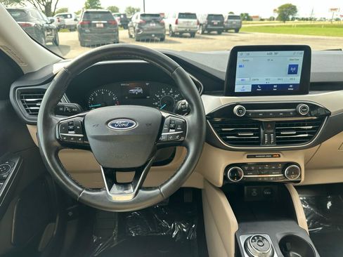 Used 2022 Ford Escape SEL FWD image 3