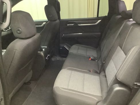 Used 2025 GMC Acadia Elevation image 27